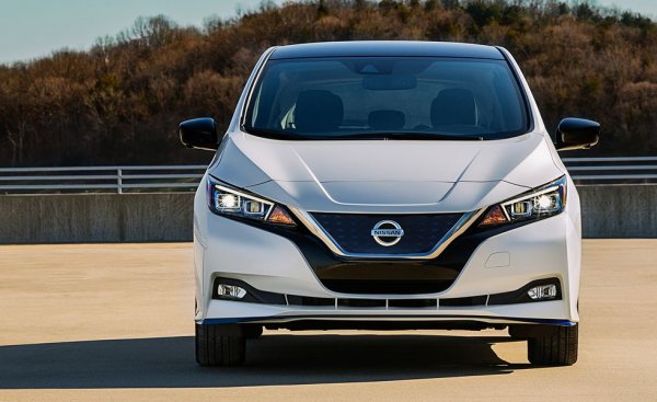 Японският модел бе един от пионерите в тази сфера. Но днешното му второ поколение в САЩ е на цената на Chevy Bolt, но с 240 км пробег с едно зареждане по щатските тестове срещу цели 420 при Bolt. 
