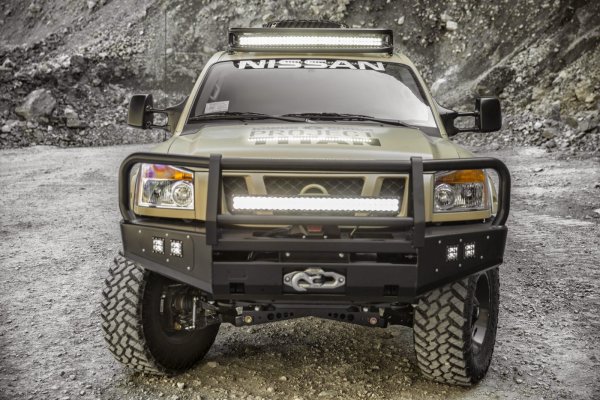 Nissan Project Titan - базиран на Titan Crew Cab PRO-4X уникален модел, създаден след анкета във Facebook