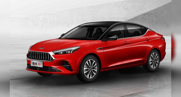 Този лифтбек фактически представлява електрически версия на модела Jiayue A5. Задвижването на JAC iC5 става с един електромотор, който развива 193 с. и 340 Нм въртящ момент. Ускорението от 0 до 100 км/ч отнема около 7,6 секунди. Машината прави впечатление с красивия си дизайн, който е дело на италианеца Даниеле Галионе.