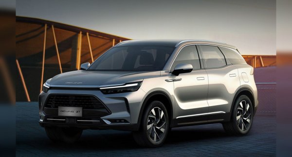 Китайският кросоувър X7 се счита за достоен конкурент на BMW X3. Той се отличава със съвременни интериор и екстериор, а също така и с надежден мотор. Под капака му е поставен 1,5-литров турбодвигател със 169 к.с. Продажбите стартират през лятото, когато ще излезе и версия с вариаторна скоростна кутия.
