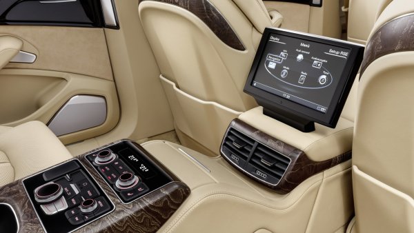 Audi A8 с шест врати 