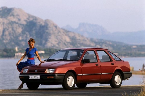 Това се случва и със Sierra, след като попада в ръцете на инженерите от Cosworth и започва да участва в състезания от група А на световния рали-шампионат и BTCC (първенството на Великобритания за туристически автомобили). За да изпълни правилата за хомологация, Ford произведе и пусна на пазара 5000 бройки от версия с 2,0-литров турбомотор с 201 к.с., която вдига 230 км/ч.