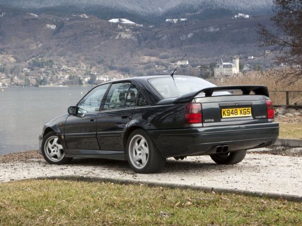 Малко след като придобива собствеността върху Lotus, британското подразделение на Opel - Vauxhall, решава да направи конкурент на BMW M. Тъй като няма ресурс за направата на подобен автомобил от нулата, компанията взима един от своите Carlton и го преработва, за да се получи един от най-впечатляващите спортни седани в света.