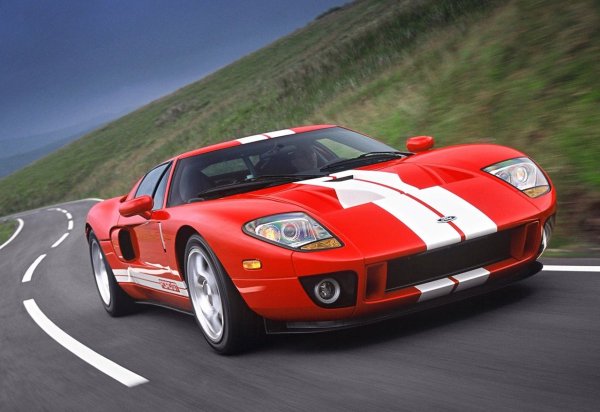 Тази кола е свързана с един от многото скандали в кариерата на Еминем. Заради текстовете на песните си музикантът често е обвиняван в женомразство, хомофобия, сексуални перверзии, насърчаване на насилие и дискредитиране на други знаменитости. Клип на песента „Ass Like That’’ не прави изключения, като във видеото е използван седан Ford Fusion, който все още не е показан официално. Заради текста на песента шефовете на компанията се отказват от идеята и си взимат колата. Малко след това скандалът приключва, след като музикантът си купува Ford GT. 