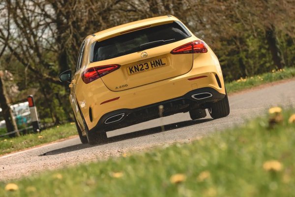 Въпреки че Mercedes се представи по -добре в последното проучване от Audi, и двете първокласни германския марки изостанаха далеч зад съперници като BMW и Volvo. Дизеловите версии на семейния хечбек на Mercedes A-Class са най-проблемни, като 1/3 от собствениците съобщават за повреди с колите си.
