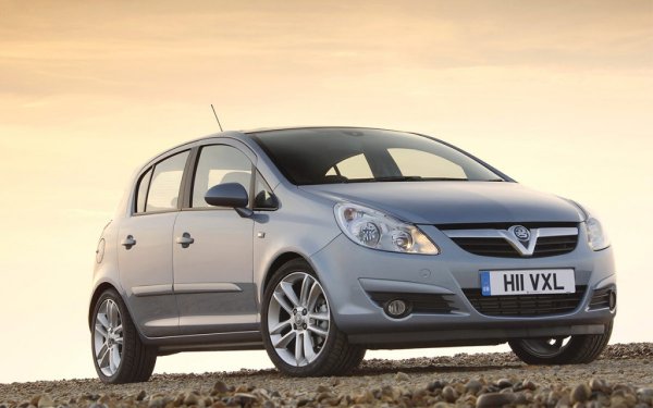 Моделът Opel/Vauxhall Corsa традиционно се счита във Великобритания за най-популярен сред шофьорите-новаци. Сега той прибавя и титлата „най-ненадежден достъпен автомобил“. Както и в случая с Astra, претенции са са към работата на климатика. Другите две основни оплаквания са от спирачките и акумулатора.