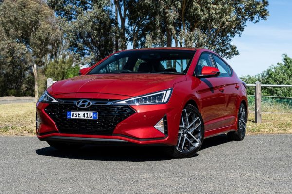 За малко под 16 000 евро в Русия може да се купи нов Hyundai Elantra в най-високо ниво на изпълнение, или пък Nissan Qashqai с предно предаване и двулитров мотор със 144 коня.
