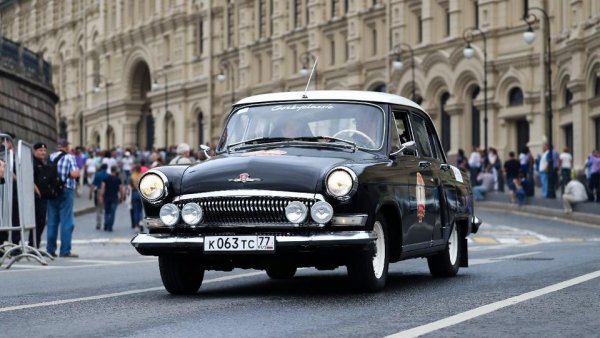 В началото на 70-те цената на класическата "Волга" в Съветския съюз е 8500 рубли - или 2.376 милиона рубли в днешни пари. Това прави 27 434 евро. 
