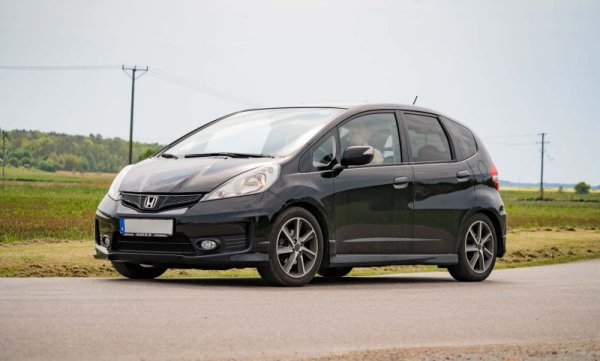 Още един пословично надежден японски модел в В-сегмента. Jazz компенсира липсата на характер и динамика с необикновената си практичност, оригиналната система за местене на седалките - и с доста скромния брой дефекти, при среден пробег 84 000 км.
