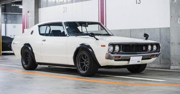 Разбира се, японският автомобил технически беше доста различен от американския. Той разполагаше с невероятен двигател и страхотни характеристики, които го превърнаха в класика. И ще остане в историята като забележителна кола, докато AMC Javelin вече е почти забравен.