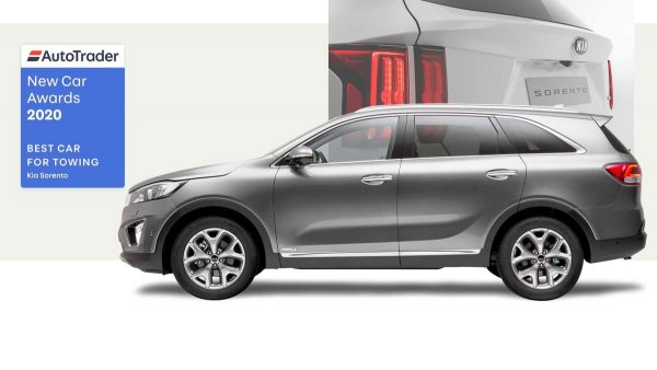 Британците обичат да пътешестват не само в страната си, но и из цяла Европа. Съответно, те се нуждаят от автомобил, който да може да тегли дори голяма каравана. Именно такъв е Kia Sorento, която успя да изпревари Volvo XC60. Корейският модел получава високи оценки заради 2,2-литровия си дизелов двигател, както и заради комфортния салон. Колите в този клас са оценявани по 16 критерия, като Sorento печели при 5 от тях.