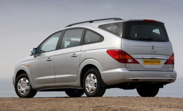 На външен вид Rodius е трябвало да прилича на луксозна яхта. Някакво сходство се наблюдава в задната част на машината, но като цяло нещата не са приятни за гледане. През 2013 г. се появи второто поколение, което бе малко по-хармонично, но това не го направи по-симпатично. 
