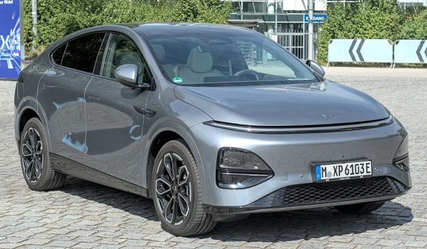 Продажби през 2025: 0.429 милиона
Guangzhou Xiaopeng Motors Technology e базирана в Гуанджоу, но се търгува както на Хонконгската, така и на Нюйорскската борса. Основана е от двама бивши шефове в GAC Motor с подкрепата на основателя на Xiaomi Лей Джун и на Хе Сяопън, навремето изпълнителен директор на Alibaba. 
Произвежда електромобили под едноименната марка Xpeng. 
НА СНИМКАТА: Xpeng G6
