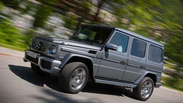 Първият Mercedes G-Class с V12 двигател датира от 2002 г. и е произведен само в 5 екземпляра под името G 63 AMG V12, като мощността е около 440 к.с. През 2012 г. моделът беше възроден, като се задържа в производство 6 години. Той се задвижва от V12 Biturbo на S 65 AMG с около 610 к.с., увеличени на 630 през 2015 г. Имаше и ограничена серия Maybach G 650 Landaulet. 