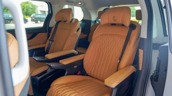 Самият факт, че моделът беше представен на едно от най-големите изложения в Европа доказва намеренията на китайците да да го предложат на потребителите на Стария континет. Това няма да представлява трудност, тъй като зад марката Forthing стои групата Dongfeng, която от известно време продава автомобили на различни пазари в Европа.