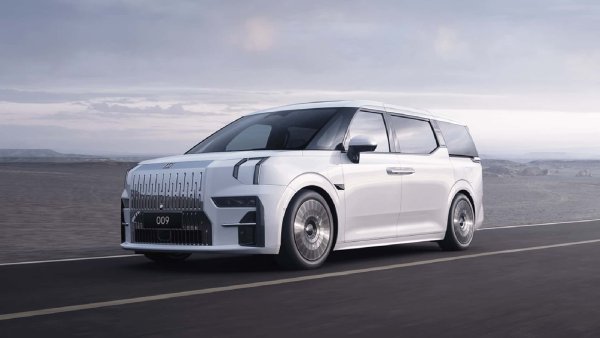 Този електрически MPV с дължина 5,20 метра е разработка на Geely, като технически е свързан с бъдещото Volvo EM90, за което вече стана дума. Това е и най-технологичният луксозен китайски миниван.