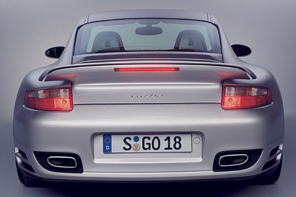 Porsche 911 Turbo (997), 0-100 км/ч 3,7 секунди, 0-200 км/ч 12,2 секунди, максимална скорост 310 км/ч