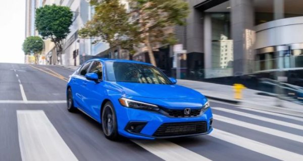 По-компактен и по-евтин от Accord, този автомобил на Honda също попада в списъка на най-гоемите бестселъри в историята. Неговото първо поколение се ражда дори преди легендарния Golf – още през 1972 г. В наши дни на пазара е 11-ата генерация на Civic, като общият тираж на модела до момента надхвърля 27 мл единици.