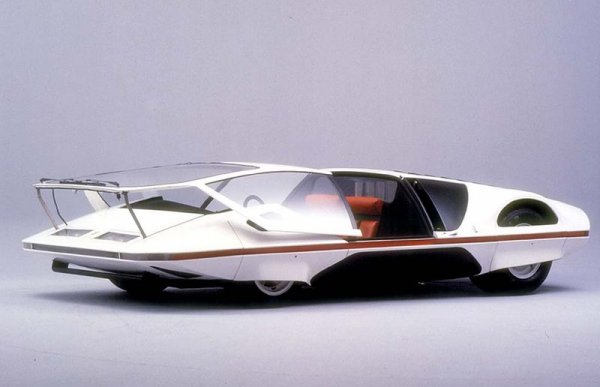 Във Ferrari, особено докато старият Енцо бе жив, никога не са били прекалено обсебени от концептуалните модели. Това Modulo е едно от изключенията - и какво изключение! Под налудничавите му линии се крие шасито на състезателния прототип 512S, предвидено за 5-литров V12 с 550 конски сили. Колата би трябвало да е способна на 354 км/ч максимална скорост и ускорение от 0 до 100 км/ч за едва 3 секунди - бързичко даже по днешните стандарти. За жалост обаче се наложило оригиналният двигател да се махне, а шасито - да се среже, за да му паснат необичайните външни панели.  
