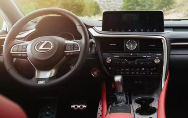 Средният пробег на двегодишен Lexus RX е 40 000 км. Изборът е богат, като гаранцията на нов автомобил на Lexus, закупен от дилър е 3 години или 100 000 км. Предлага се обаче и допълнителна гаранция от 10 години по програмата &bdquo;Relax&rdquo;