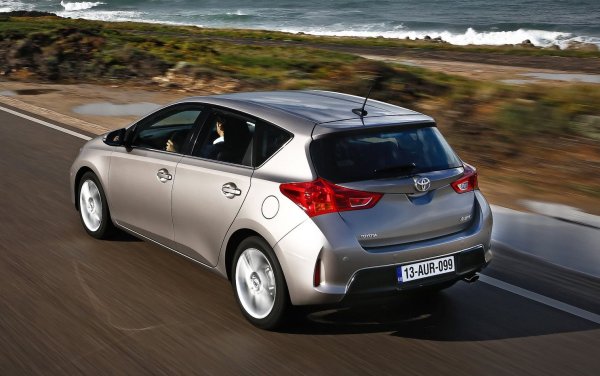 Сред посочваните слабости за разтягащата се ангренажна верига, но в действителност тя трябва да сме смена след 150 000-180 000 км, което е напълно приемливо по днешните стандарти. Ресурсът на помпата и термостата на охладителната система не е особено голям, фазовите регулатори също се повреждат. 