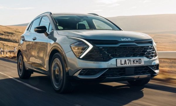 Спрямо 2024: 0%

При Sportage на практика се повтаря миналогодишният резултат: до края на юни регистрациите са 592, само с 2 по-малко от същия период на 2024. Най-търсеният компактен SUV у нас също ще получи ново поколение догодина. 
