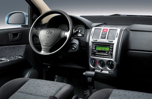 По-големите 1.4 (97 коня) и 1.6 (105 коня) имат хидроповдигачи на клапаните, чугунен блок и не само са издръжливи, но и са лесни за ремонт, ако все пак се наложи. Ресурсът им надхвърля 350,000 км. 
Добро е и окачването - при нормална експлоатация не изисква никакви намеси поне 100,000 км. Много здрава е и кормилната уредба. Недостатъците тук са само малкият багажник и бързо износващите се спирачки. 

