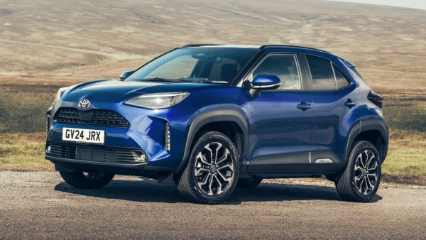 Спрямо 2024: -12%
Регистрации през март: 46 

При почти всички модели на Toyota отбелязваме спад на годишна база - отчасти заради проблемите с доставката на хибридни системи, отчасти защото миналата година все още се изпълняваха натрупани през 2022 и 2023 поръчки. Все пак Yaris Cross уверено изпреварва по продажби технологичния си донор Yaris хечбек, макар последният да е по-евтин и с по-добро пътно поведение. 
