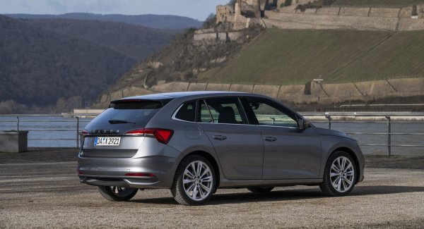 Спрямо 2024: +33%
Регистрации през март: 69

На платформата на Polo и Fabia, но с размери, по-близки до Golf, Skoda Scala е на пазара вече седма година. През 2024 обаче получи фейслифт, който да освежи най-вече информационната система и системите за безопасност. 
