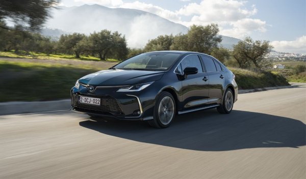 Спрямо 2024: -8%
Регистрации през март: 196

Corolla е далеч зад Clio през март, но удържа първото място заради аванса си от януари и февруари. Японският модел излезе на пазара още през 2018, но все още има време до смяната на поколенията - следващата генерация ще бъде показана догодина и ще се появи по салоните чак през 2017. 
