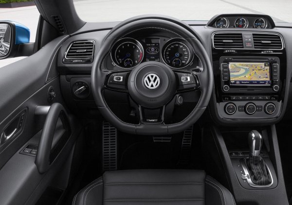 Силни страни: добър за каране; хубав интериор; сравнително практичен.

Слабости: ограничено място за главата отзад; побира само четири човека.
