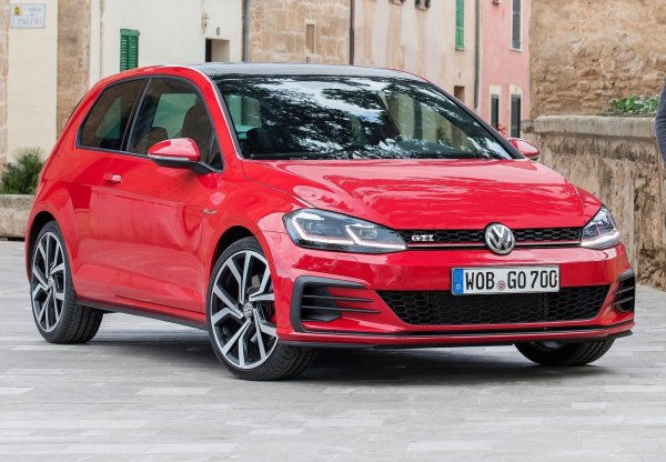 Рецептата за GTI всъщност е доста проста: вземете стандартния хечбек от семейството на VW Golf – солиден, изискан и удобен, и увеличете производителността, добавете по-рязко управление и някои функци за персонализация - както отвън, така и отвътре.

Стандартното GTI е отлично, но версията Performance Pack е за предпочитане. Също така се препоръчва варианта с 6-степенна механична скоростна кутия, а не със 7-степенна DSG с двоен съединител.
