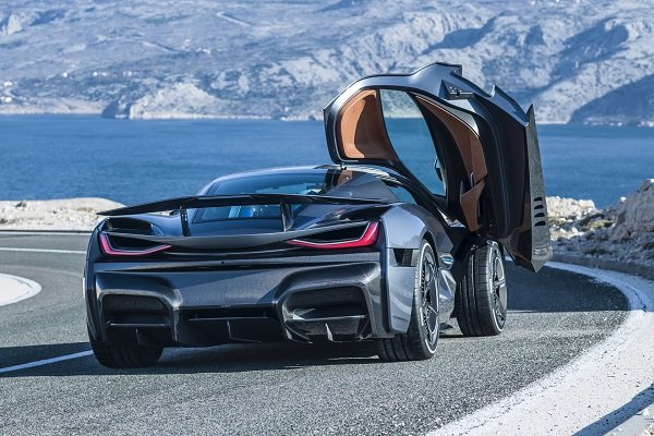 Rimac показа новия си хиперавтомобил в Женева