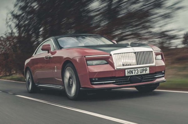 Гордият британец показа миналата година първия си електрически модел.  Spectre се шофира изключително тихо и гладко със задвижване на четирите колела и 577 расови коня. Изключително меко е движението му и при най-високата скорост, като аристократът може са измине до 529 км.

Марката дава най-луксозно оборудване дори на базовия модел. Но все пак! Предлагат се и различни глезотии, които могат да вдигнат цената с още 20 процента.
.