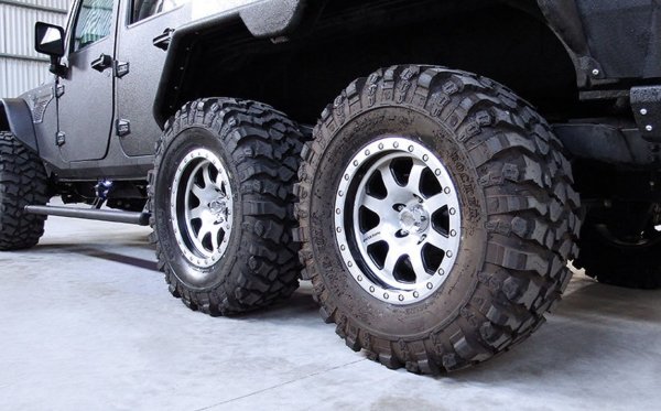 Jeep Wrangler Tomahawk 6х6. Пикапът е дело на китайското ателие G. Patton