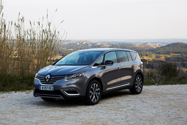 Моделът се превърнал в истински хит в Европа, а в момента на пазара е неговото пето поколение, което е смесица между кросоувър и миниван, с което французите реагират на клиентските нагласи.
