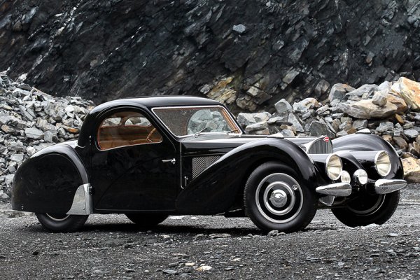 В списъка не участват брилянтни суперавтомобили като Bugatti Veyron и Bugatti Chiron, тъй като те са създадени във време, в което Bugatti се ръководи от германския концерн Volkswagen Group. Няма как обаче да не споменем величественото Bugatti Type 57, което е считано за най-добрия модел на Жан Бугати, сина на Еторе.
