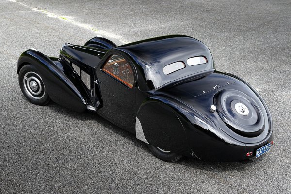 Разбира се, най-желаният вариант на Type 57 е купето с две врати Type 57S Atlantic, което в момента се оценява на няколко десетки милиона долара. Автомобилът е вдъхновен от шоукара Aerolithe и в момента е изключително рядка гледка по търговете, но благодарение на колекционери и реставратори, все още има такива коли в движение. Atlantic се задвижва от компресорен двигател с мощност 210 к.с., който позволява достигането на скорост от 200 км/ч.
