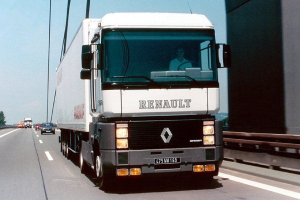 Едва ли има по-разпознаваем камион от Renault Magnum, ако не в света, то поне в Европа със сигурност. Когато се появява за пръв път през 1990, машината предизвиква фурор и веднага след това е обявена за &ldquo;Камион на годината&rdquo; през 1991. Характерна особеност на Renault Magnum е неговата автономна кабина, която е монтирана на въздушни възглавници, което осигурява ненадминат комфорт.
