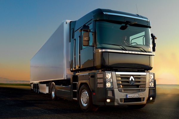 От 1990 до 2013 са произведени четири поколения на Magnum, след което моделът е заменен от серията Renault T. За да отбележат паметния му живот, французите представят версията Magnum Vega, която се отличава с по-луксозен интериор и висококачествена аудиосистема.
