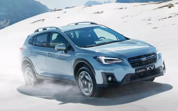 Subaru и удоволствието от шофирането по хлъзгави повърхности отдавна са синоними. Симетричното задвижване на всички колела и енергоемкото окачване априори осигуряват не само стабилност, но и красиво поведение на хлъзгави повърхности.

За около 20 000 евро може да се намерите добър Subaru XV от 2018-2019. Задвижването на всички колела комбинира надежден двулитров боксер двигател FB20D (150 к.с.) и вариант Lineatronic II.
