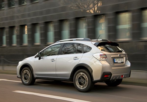 Но двигателят, поради конструктивните особености, все още има слабости. Сред тях е склонността към прегряване - трябва да следите чистотата на радиатора. Има леко масло и двигателят е много чувствителен към качеството на горивото благодарение на директното впръскване.

Скоростната кутия Lineatronic CVT е много по-надеждна от другите безстепенно променливи трансмисии. Средно ресурсът е около 300 000 км, но само ако маслото се сменя редовно на всеки 60 000 км &ndash; тя е чувствителен към чистотата на течността.
