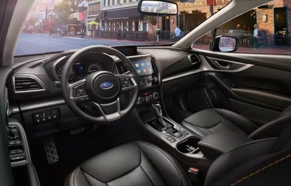 Интериорът никога не е бил силната страна на Subaru. Това важи и за довършителните материали на Subaru XV. Също така боята на Subaru XV е доста тънка и лющенето се появява лесно. Самият метал устоява на корозия.