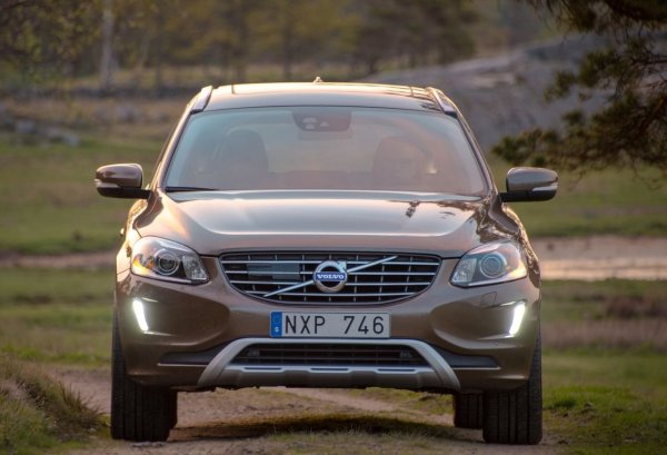 Необходимо е да се провери състоянието на топлообменника на автоматичната трансмисия. Монтиран в корпуса на радиатора, понякога тече. Шестстепенната автоматична кутия Aisin трябва да се провери за плавна работа. Ако има амортисьори при превключване, най-вероятно тефлоновите пръстени са износени. Ако скоростната кутия вече е оправена, това е голям плюс.