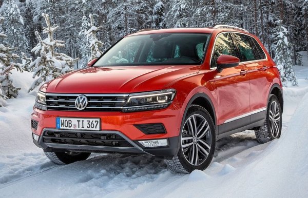 За посочена сума можете да купите Volkswagen Tiguan за 2018-2019. Това е още един кросоувър с Haldex съединител в системата за задвижване на всички колела и с отлично поведение по хлъзгави пътища. С голяма вероятност на вторичния пазар ще се появи версия с 1.4 TSI двигател. Автомобилите с 2,0-литров турбо двигател или дизел са забележимо по-скъпи.

Двигателят CZDA от семейството EA211 до голяма степен премахна слабостите на предишното поколение EA111. Но нещо има нужда от внимание. Например, необходимо е да се провери състоянието на модула на водната помпа и термостата. Те са комбинирани в един пластмасов корпус, който често протича. Също така трябва периодично да смазвате задвижващия механизъм на турбината Westgate. Самият турбокомпресор е надежден.
