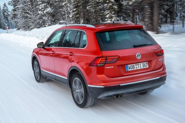 Екземплярите с ръчна скоростна кутия са сравнително редки. Повечето машини са оборудвани с шестстепенен DSG DQ250 робот. Като цяло, кутията отдавна е премахнала детските болести. Но си струва да се провери за излишен шум: двумасовият маховик и съединителният пакет не издържат вечно. Въпреки че с 1.4 двигател, тази скоростна кутия работи дълго време.