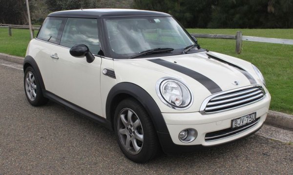 В сравнение с миналата година, делът на 10-годишните MINI с открити дефекти e намалял с почти три процента. Като цяло с второто поколение, произвеждано между 2006 и 2013, MINI доста се изкачи в таблицата, докато първото бе най-често в долната й половина. Среден пробег - 106 000 км. 
