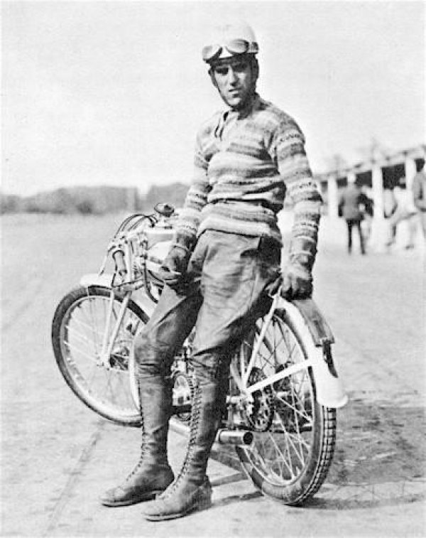 С това Bianchi 350cc Нуволари печели голям брой състезания.