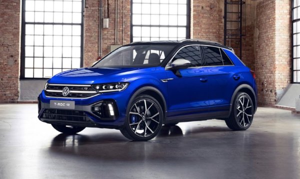 Golf може и да загуби първенството си в Европа, но пък базираният на него T-Roc е най-продаваният кросоувър с ДВГ на континента. И продължава да печели нови клиенти. Същото впрочем важи и за Toyota Yaris Cross, и за Ford Puma. 

1. VW T-Roc - 194,054 (15.5%)
2. Toyota Yaris Cross - 176,685 (29.0%)
3. Ford Puma - 159,778 (16.6%)
4. Peugeot 2008 - 158,571 (12.6%)
5. Dacia Duster - 156,556 (4.8%)
6. Renault Captur - 145,078 (7.4%)
7. VW T-Cross - 106,264 (-4.3%)
8. Opel Mokka - 104,489 (7.4%)
9. Hyundai Kona - 96,355 (-3.2%)
10. Skoda Kamiq - 90,892 (27.4%)
ОБЩО - 2,159,427 (14.4%)

