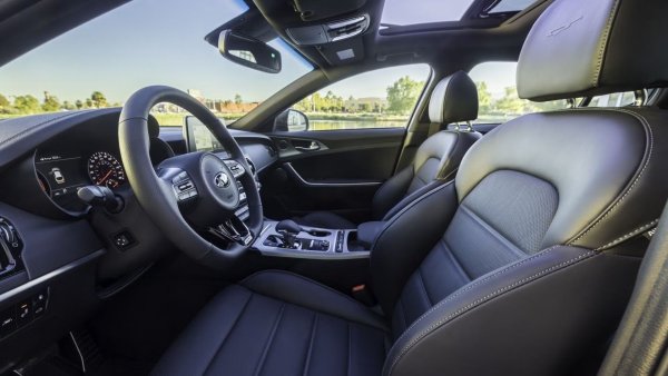 Симпатичният корейски спортен седан не успя да оцелее въпреки страхотното си представяне. Неговата система за задвижване на всички колела е особено забавна на лед и сняг, въпреки че има и отделен режим &bdquo;Snow&ldquo;. За 30 000 долара се намират екземпляри с пробег от около 70 000 км, а ако не се притеснявате от числото 150 000 на километража, покупката може да струва и под 20 000 долара. 